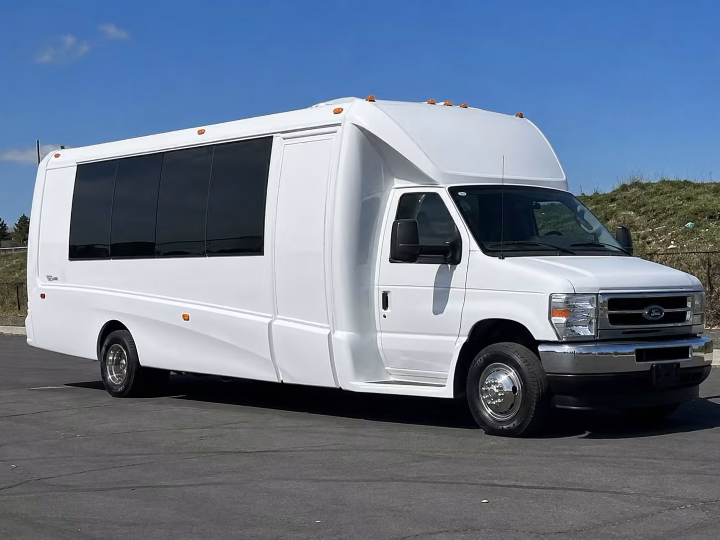 party buses for prom night in sacramento are just a form away